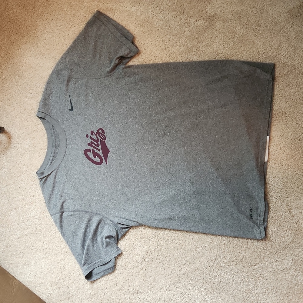 U of M Nike shirt dri-fit